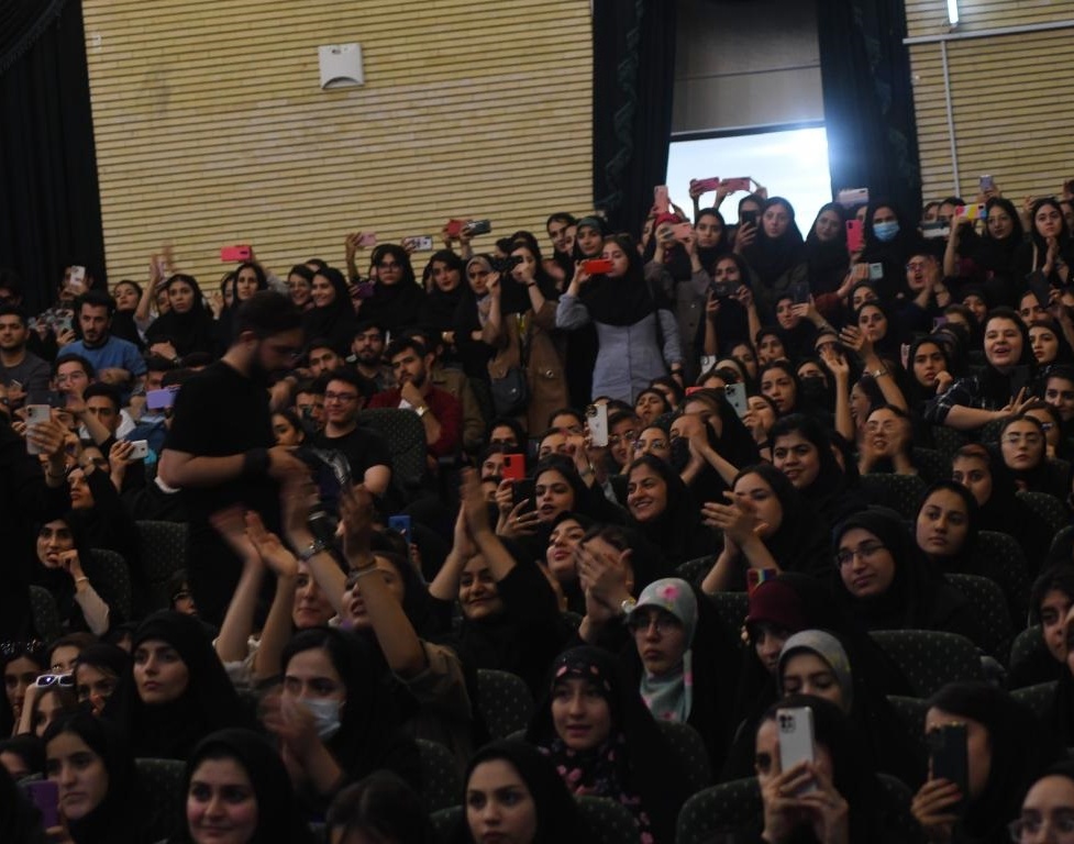 با حضور بیش از 1500 دانشجو؛ گفت و گوی بی واسطه دانشجویان با سخنگوی دولت سیزدهم