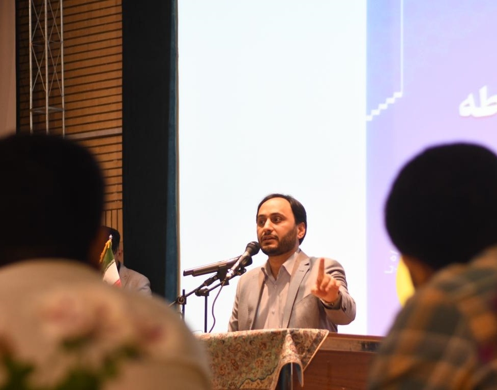 با حضور بیش از 1500 دانشجو؛ گفت و گوی بی واسطه دانشجویان با سخنگوی دولت سیزدهم