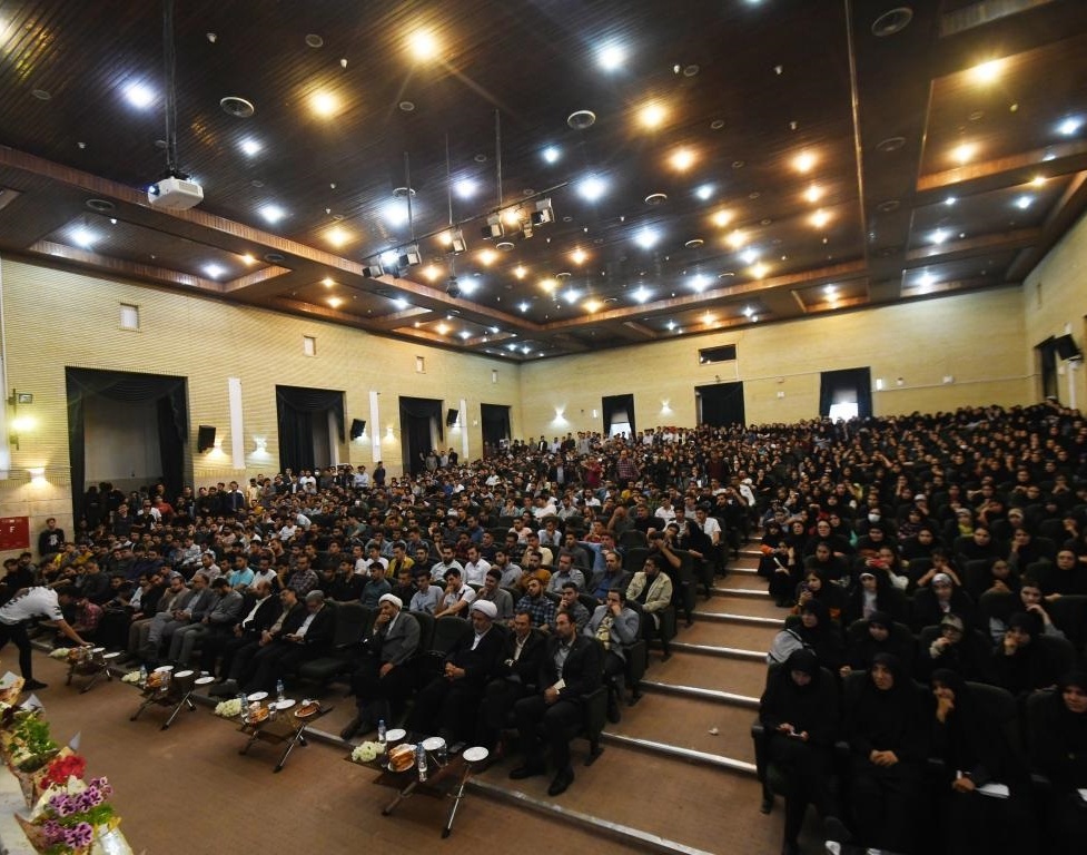 با حضور بیش از 1500 دانشجو؛ گفت و گوی بی واسطه دانشجویان با سخنگوی دولت سیزدهم
