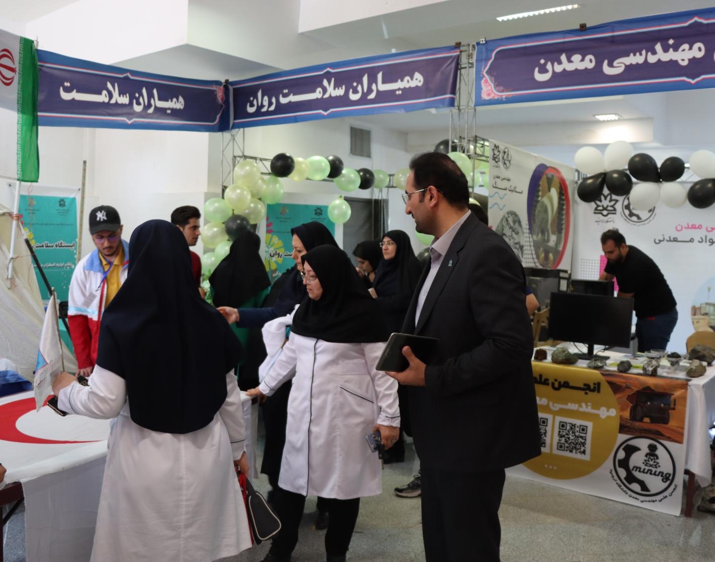 بازدید هیئت رئیسه دانشگاه از ششمین جشنواره درون دانشگاهی رویش - حرکت دانشگاه ارومیه