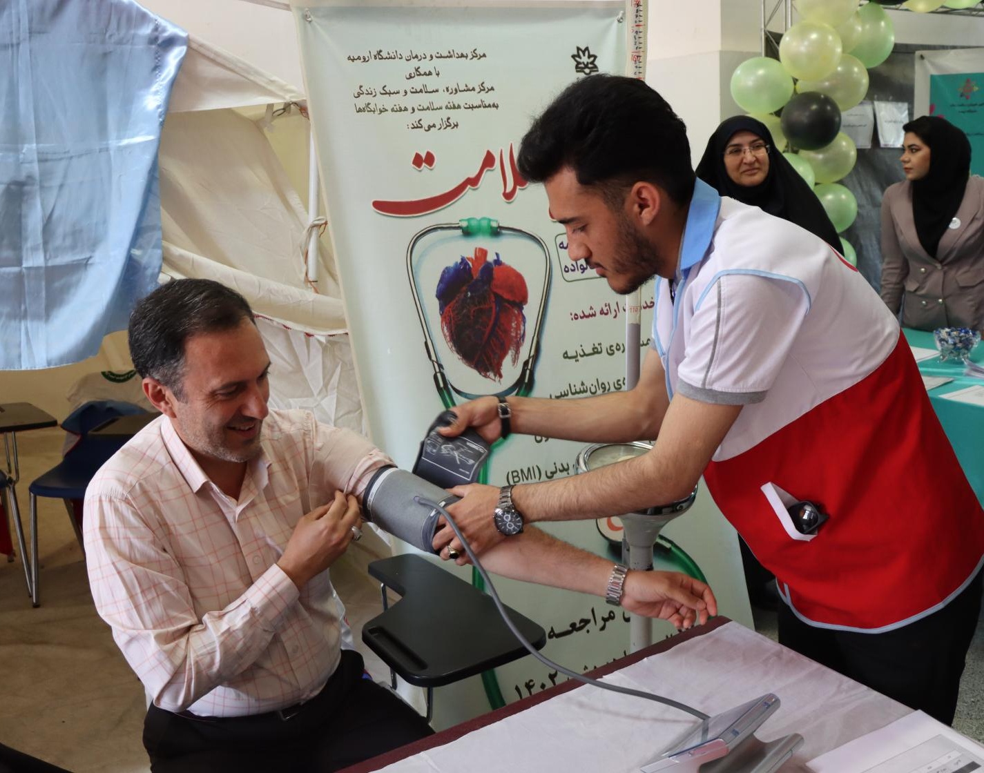 بازدید هیئت رئیسه دانشگاه از ششمین جشنواره درون دانشگاهی رویش - حرکت دانشگاه ارومیه