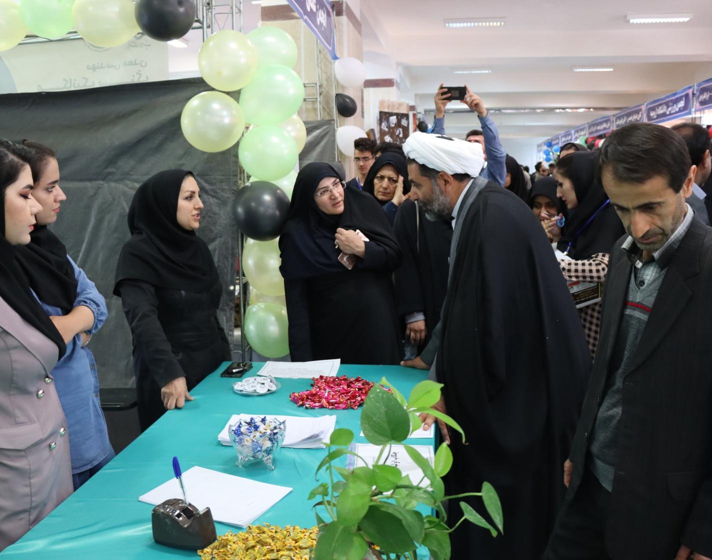 بازدید هیئت رئیسه دانشگاه از ششمین جشنواره درون دانشگاهی رویش - حرکت دانشگاه ارومیه
