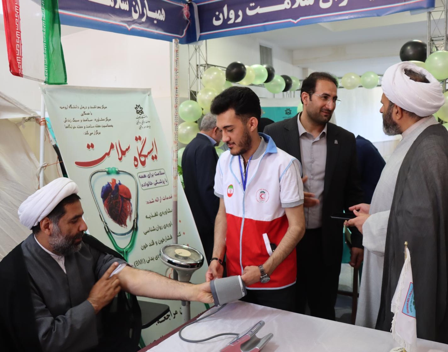بازدید هیئت رئیسه دانشگاه از ششمین جشنواره درون دانشگاهی رویش - حرکت دانشگاه ارومیه
