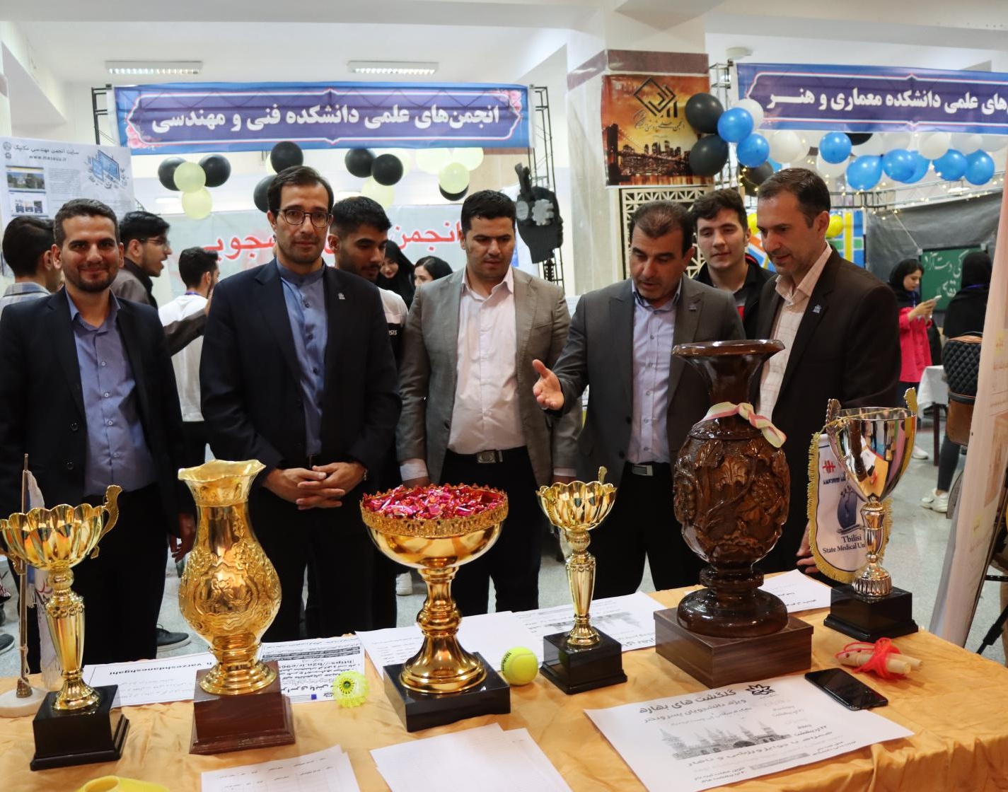 بازدید هیئت رئیسه دانشگاه از ششمین جشنواره درون دانشگاهی رویش - حرکت دانشگاه ارومیه