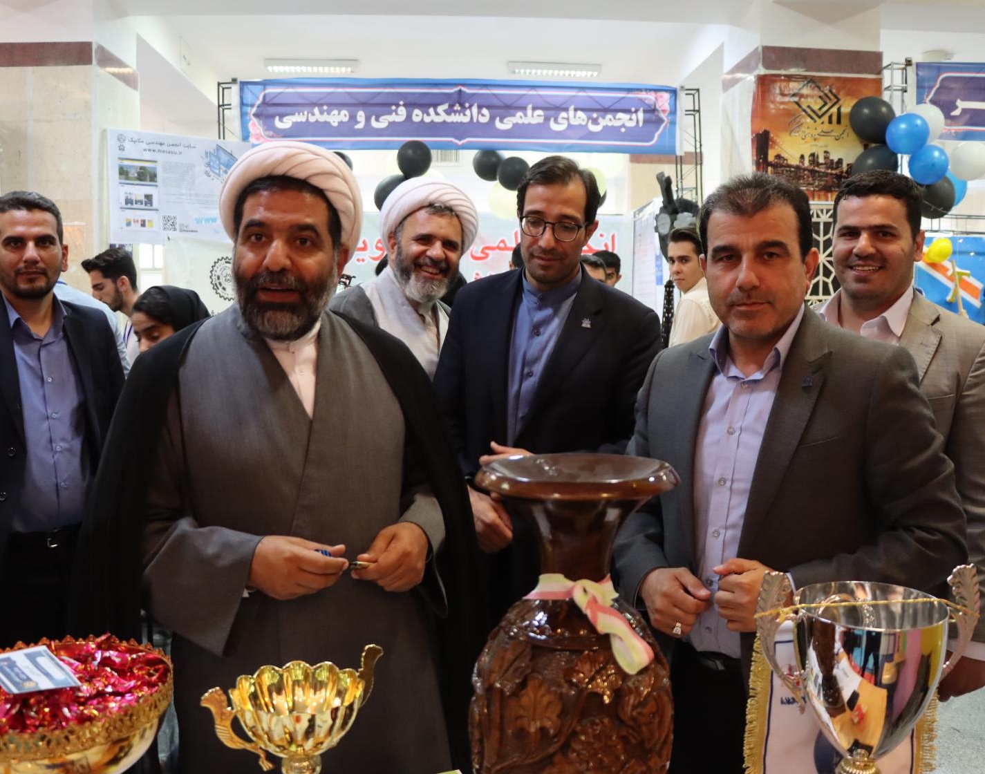 بازدید هیئت رئیسه دانشگاه از ششمین جشنواره درون دانشگاهی رویش - حرکت دانشگاه ارومیه