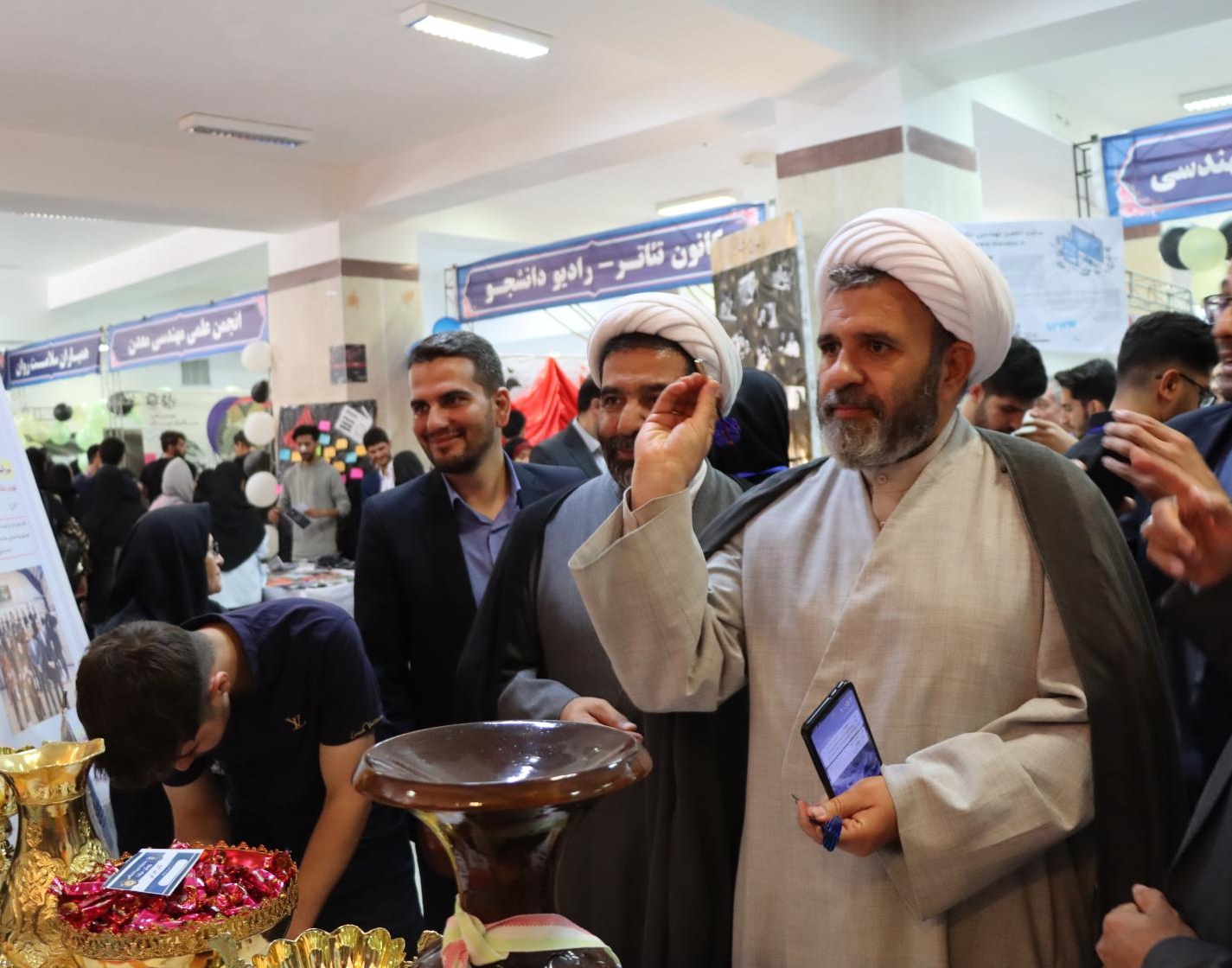 بازدید هیئت رئیسه دانشگاه از ششمین جشنواره درون دانشگاهی رویش - حرکت دانشگاه ارومیه