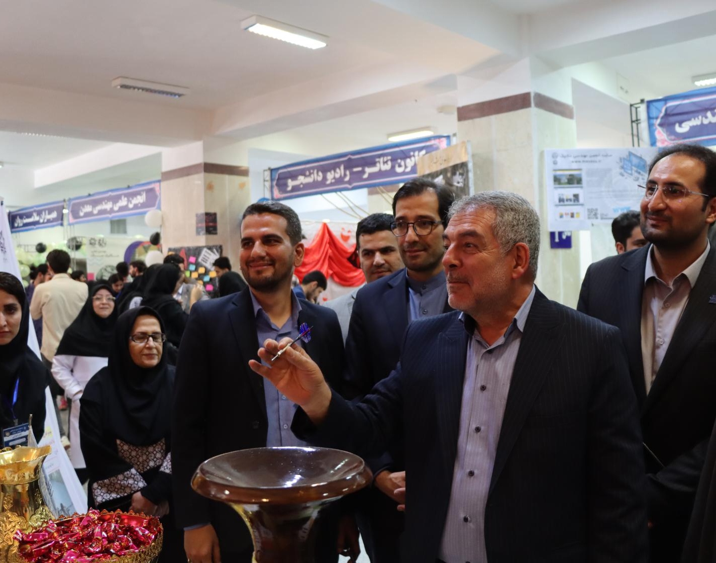 بازدید هیئت رئیسه دانشگاه از ششمین جشنواره درون دانشگاهی رویش - حرکت دانشگاه ارومیه