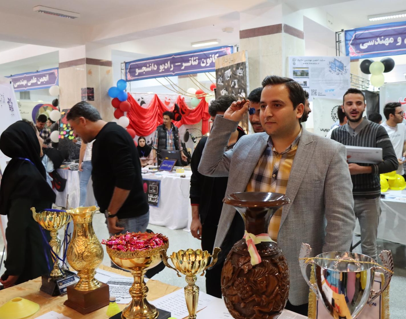 بازدید هیئت رئیسه دانشگاه از ششمین جشنواره درون دانشگاهی رویش - حرکت دانشگاه ارومیه