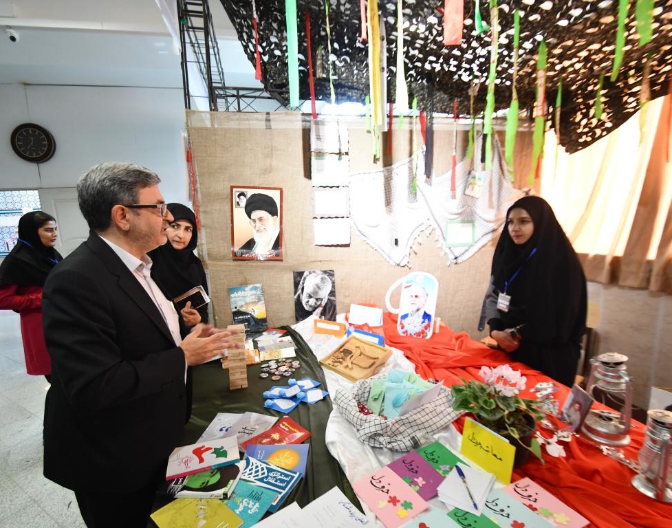 بازدید هیئت رئیسه دانشگاه از ششمین جشنواره درون دانشگاهی رویش - حرکت دانشگاه ارومیه