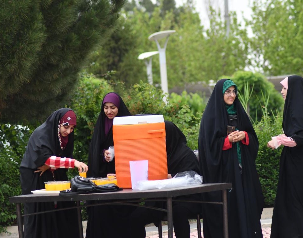 برگزاری جشن میلاد امام رضا (ع) و دهه کرامت با حضور خادمین بارگاه ملکوتی امام رضا (ع) 