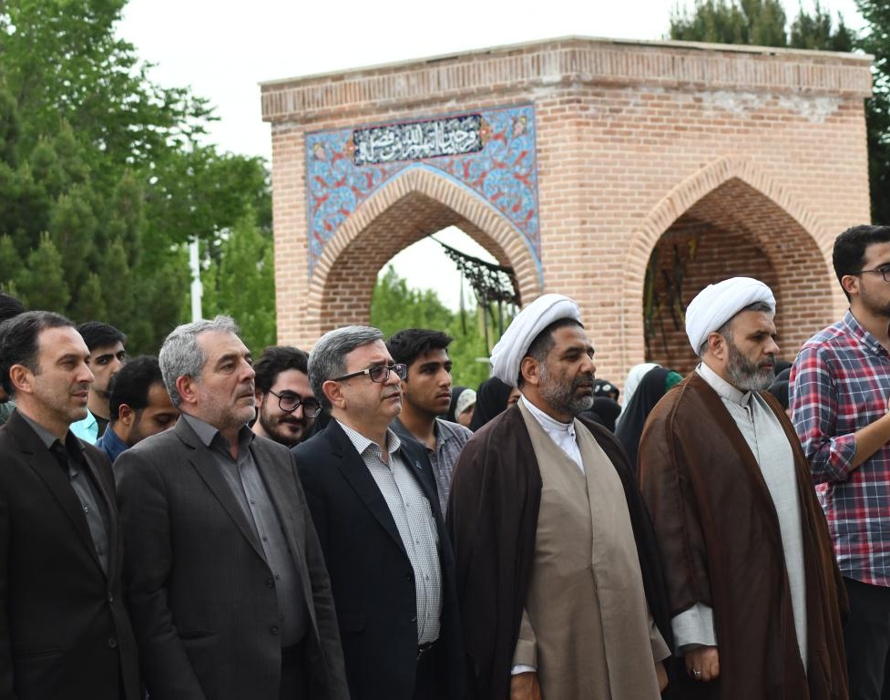 برگزاری جشن میلاد امام رضا (ع) و دهه کرامت با حضور خادمین بارگاه ملکوتی امام رضا (ع) 