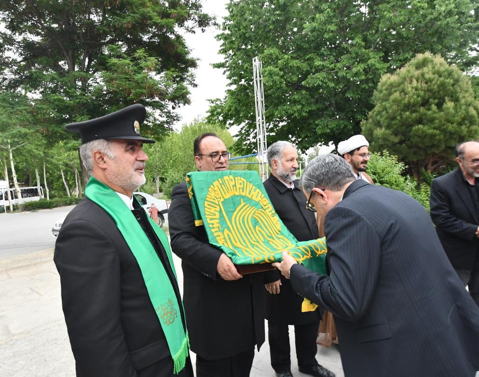 برگزاری جشن میلاد امام رضا (ع) و دهه کرامت با حضور خادمین بارگاه ملکوتی امام رضا (ع) 