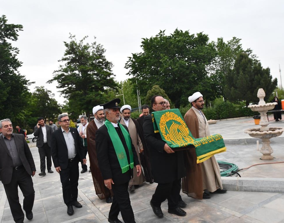 برگزاری جشن میلاد امام رضا (ع) و دهه کرامت با حضور خادمین بارگاه ملکوتی امام رضا (ع) 