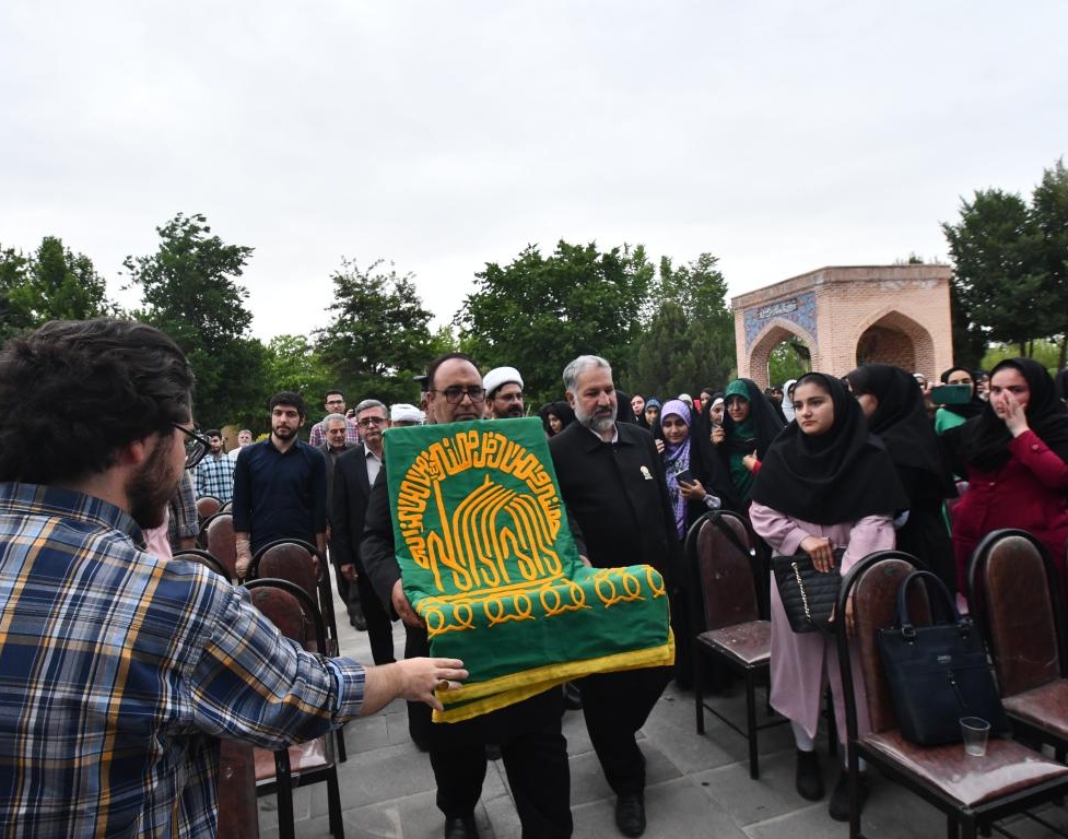 برگزاری جشن میلاد امام رضا (ع) و دهه کرامت با حضور خادمین بارگاه ملکوتی امام رضا (ع) 