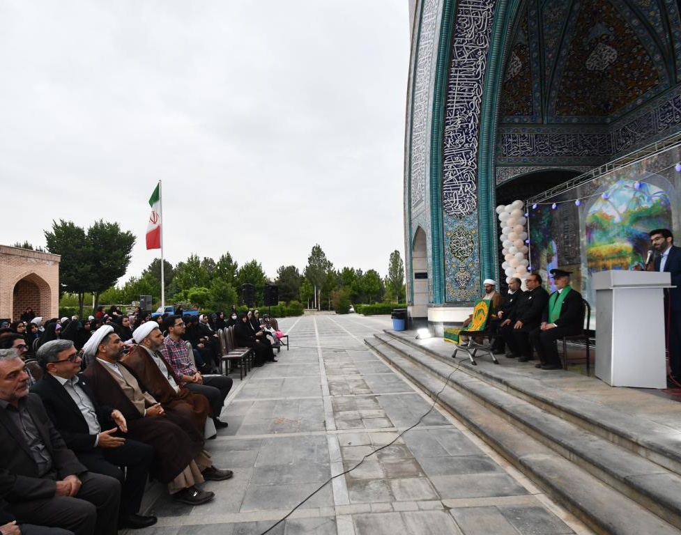 برگزاری جشن میلاد امام رضا (ع) و دهه کرامت با حضور خادمین بارگاه ملکوتی امام رضا (ع) 