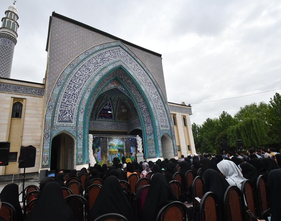 برگزاری جشن میلاد امام رضا (ع) و دهه کرامت با حضور خادمین بارگاه ملکوتی امام رضا (ع) 