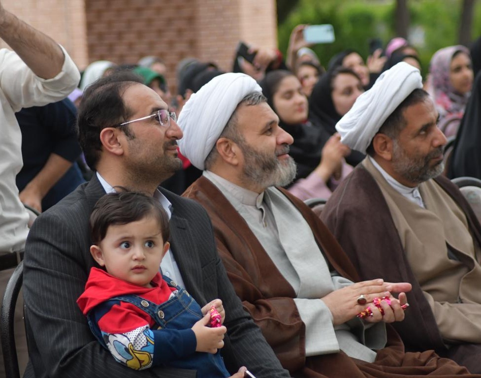 برگزاری جشن میلاد امام رضا (ع) و دهه کرامت با حضور خادمین بارگاه ملکوتی امام رضا (ع) 