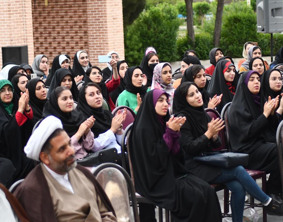 برگزاری جشن میلاد امام رضا (ع) و دهه کرامت با حضور خادمین بارگاه ملکوتی امام رضا (ع) 