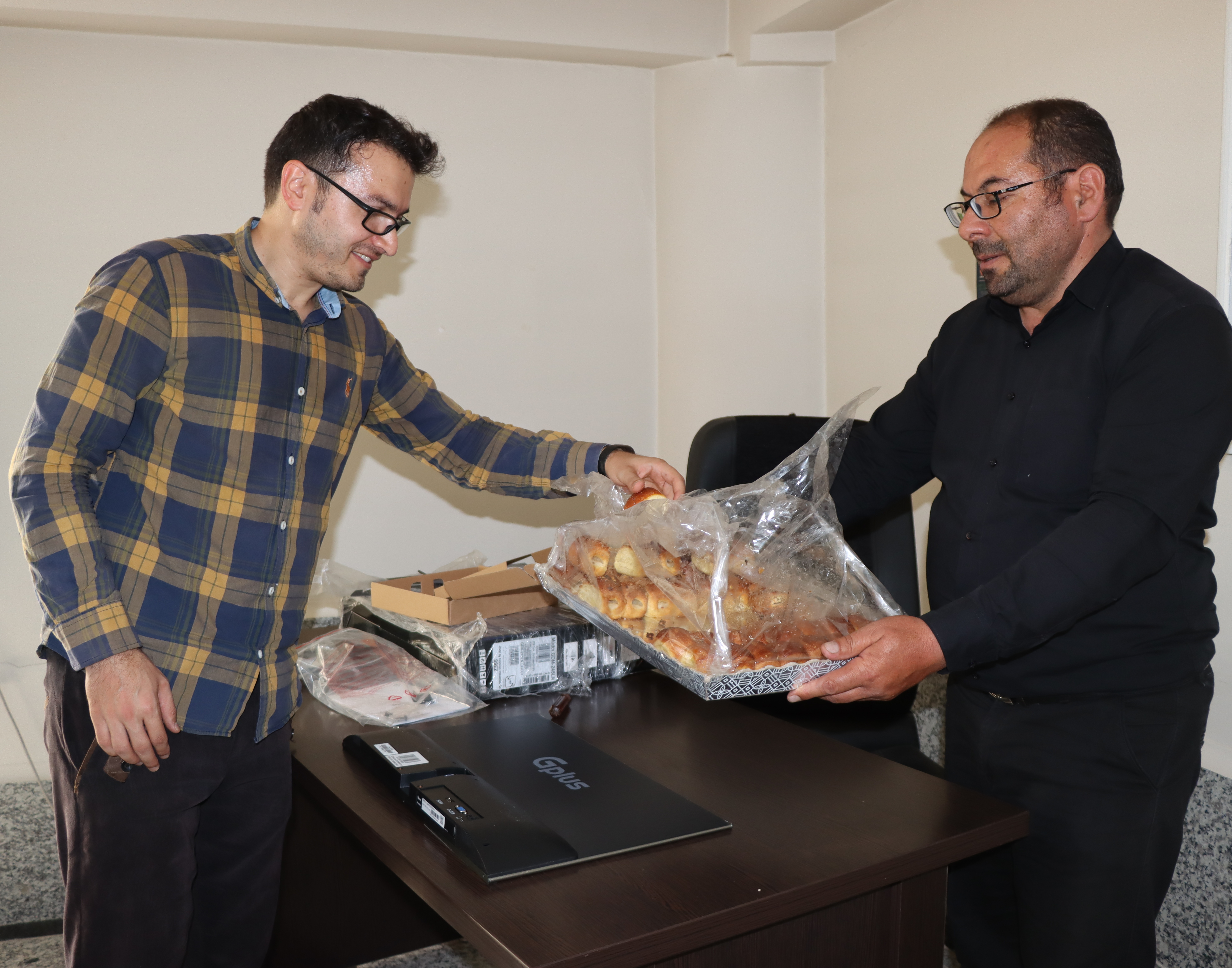 تقدیر مدیر امور دانشجویی دانشگاه از کارکنان حوزه معاونت فرهنگی و دانشجویی به مناسبت روز کارمند