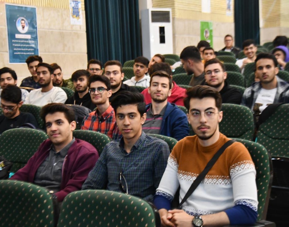 مراسم معارفه دانشجویان جدید الورود دانشکده های علوم، فنی مهندسی و برق و کامپیوتر برگزار شد