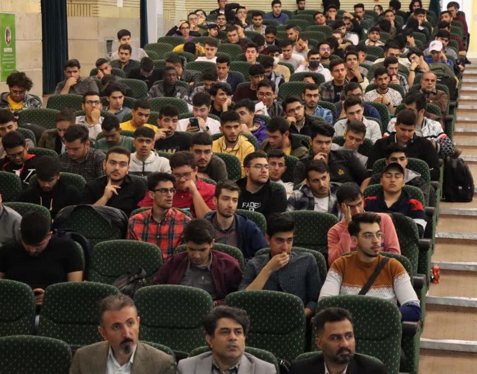 مراسم معارفه دانشجویان جدید الورود دانشکده های علوم، فنی مهندسی و برق و کامپیوتر برگزار شد
