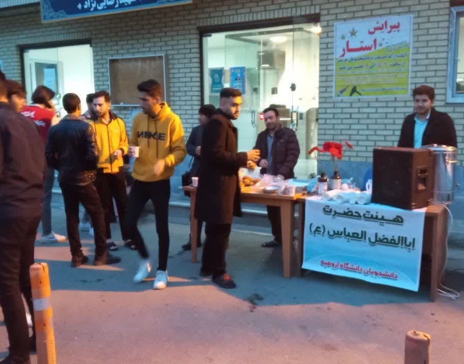 برپایی ایستگاه صلواتی به مناسبت میلاد حضرت زینب (س) در مقابل کوی خوابگاهی پسران