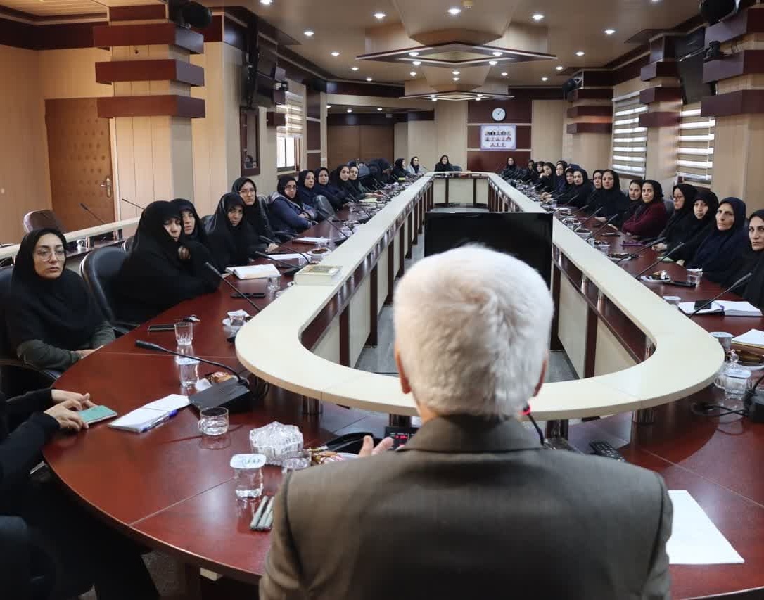 نشست بررسی مسائل بانوان دانشگاهی در حوزه اداری