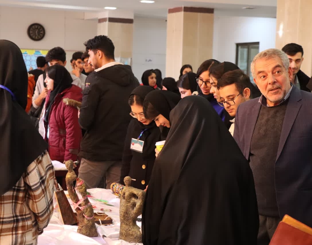 گزارش مراسم افتتاحیه جشنواره فروش و نمایشگاه صنایع دستی و آثار هنری دانشگاه ارومیه