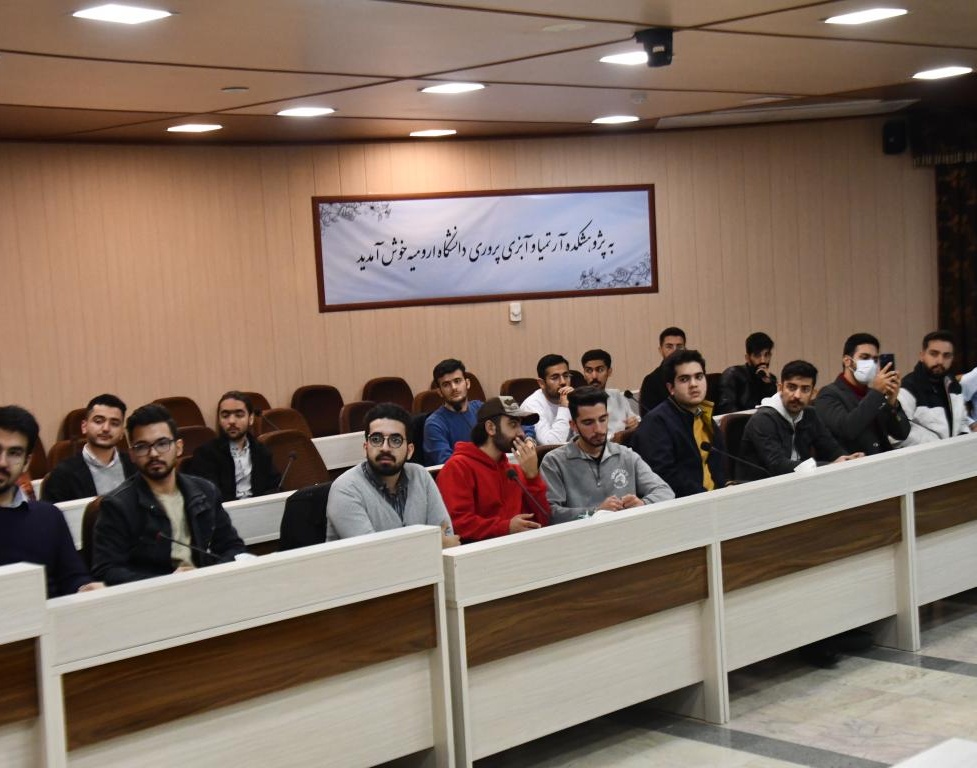 نشست صمیمی مدیرکل سیاست‌گذاری، برنامه‌ریزی و توسعه فناوری وزارت علوم با دبیران انجمن‌های علمی دانشجویی دانشگاه ارومیه
