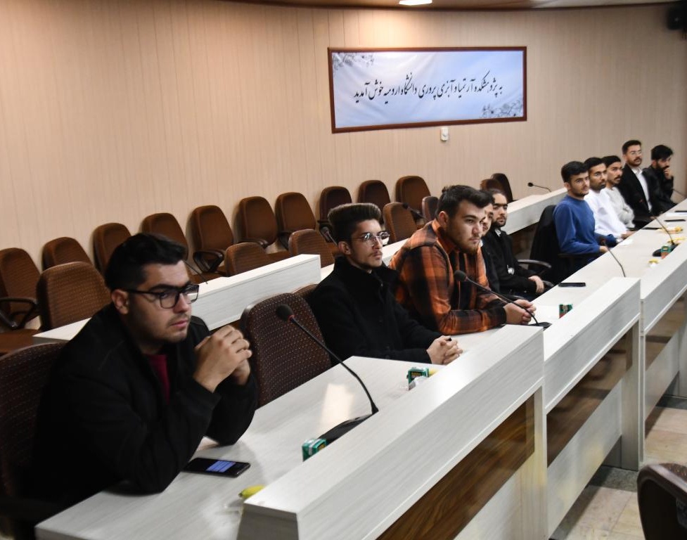 نشست صمیمی مدیرکل سیاست‌گذاری، برنامه‌ریزی و توسعه فناوری وزارت علوم با دبیران انجمن‌های علمی دانشجویی دانشگاه ارومیه