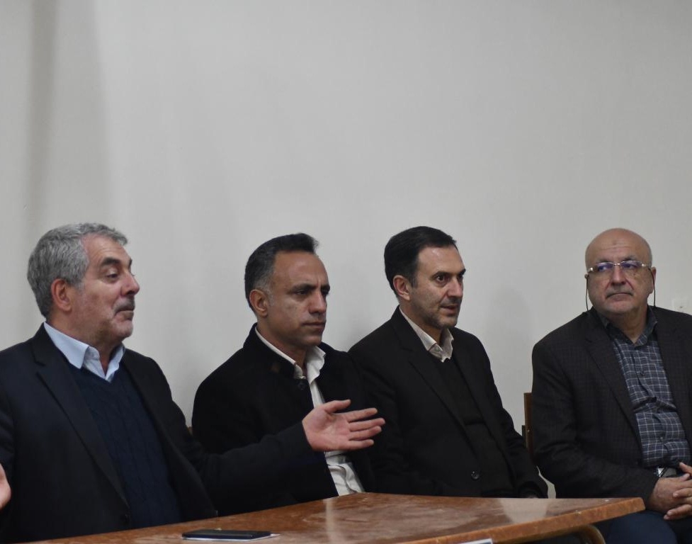 نشست صمیمی مدیران دانشگاه ارومیه با دانشجویان در خوابگاه پسران تا پاسی از نیمه شب
