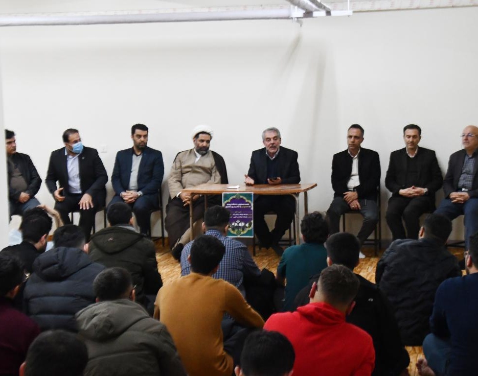 نشست صمیمی مدیران دانشگاه ارومیه با دانشجویان در خوابگاه پسران تا پاسی از نیمه شب