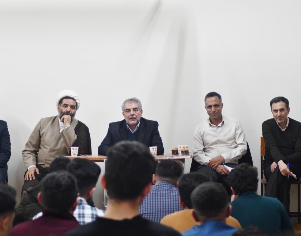 نشست صمیمی مدیران دانشگاه ارومیه با دانشجویان در خوابگاه پسران تا پاسی از نیمه شب