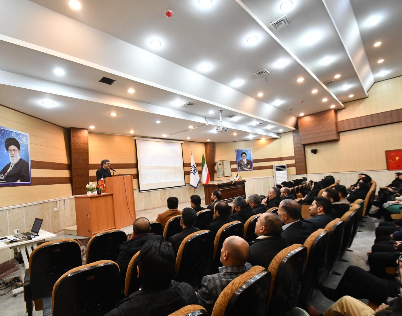 تجلیل از کارکنان حوزه مدیریت امور دانشجویی دانشگاه ارومیه