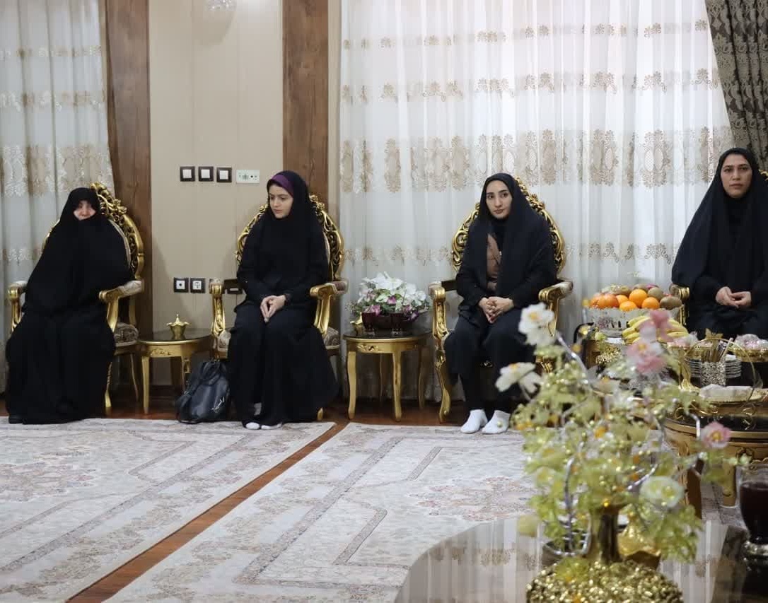 گزارش تصویری دیدار با خانم جعفرزاده (مادر، همسر و فرزند شهید)