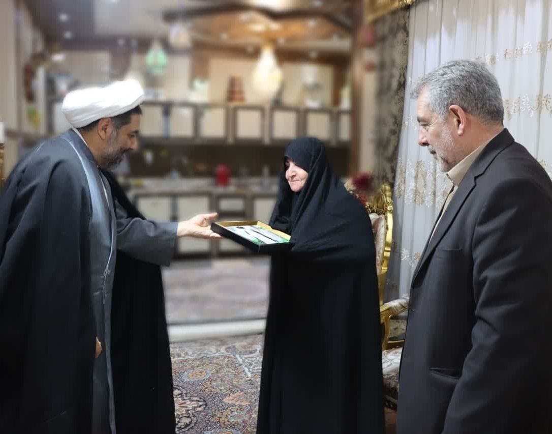 گزارش تصویری دیدار با خانم جعفرزاده (مادر، همسر و فرزند شهید)