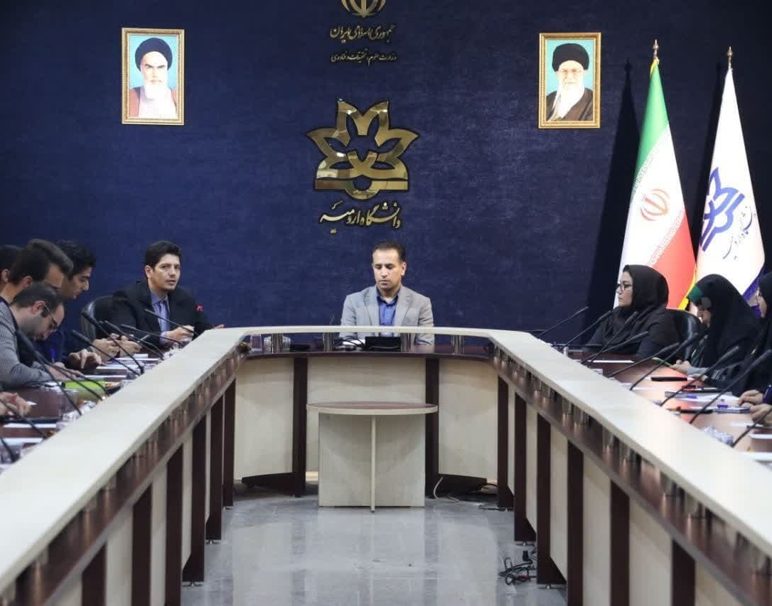 گزارش تصویری نشست پرسش و پاسخ دانشجویان با دکتر بیرامی (مدیر کل ورزش و جوانان استان آذربایجان غربی)