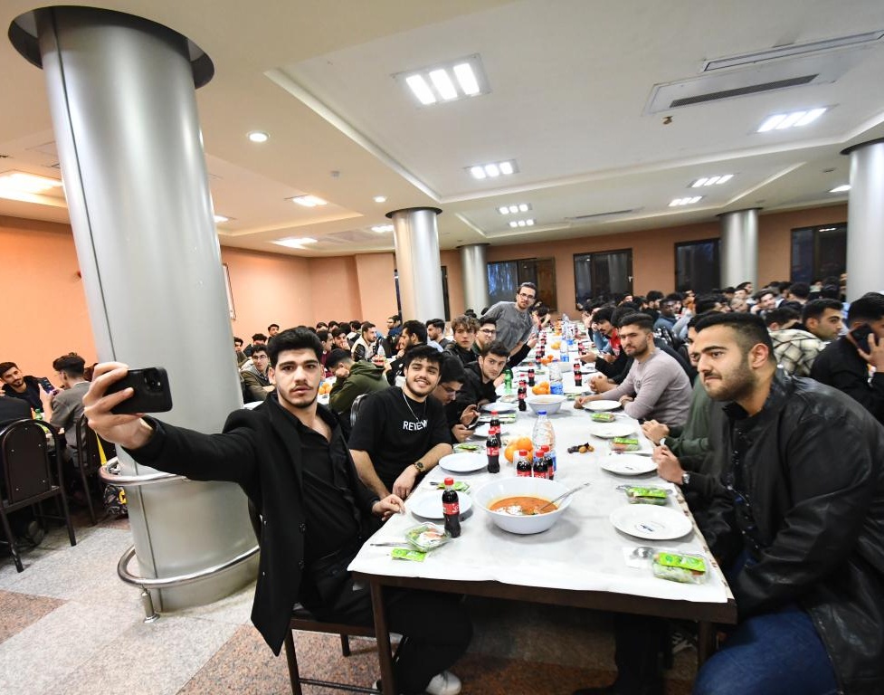 ضیافت بزرگ افطاری ویژه دانشجویان دانشگاه ارومیه برگزار شد
