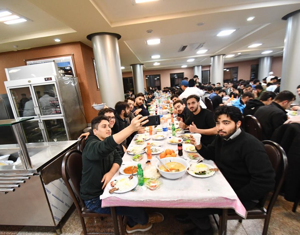 ضیافت بزرگ افطاری ویژه دانشجویان دانشگاه ارومیه برگزار شد