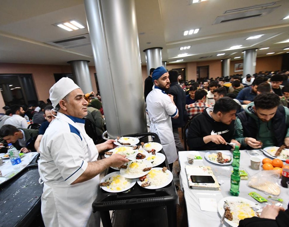 ضیافت بزرگ افطاری ویژه دانشجویان دانشگاه ارومیه برگزار شد
