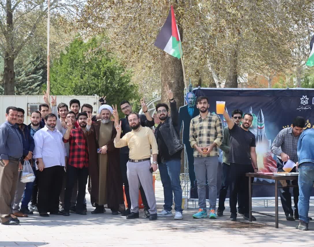 جشن دانشگاهیان دانشگاه ارومیه در پی حملات موشکی جمهوری اسلامی ایران توسط سپاه پاسداران انقلاب اسلامی + کلیپ