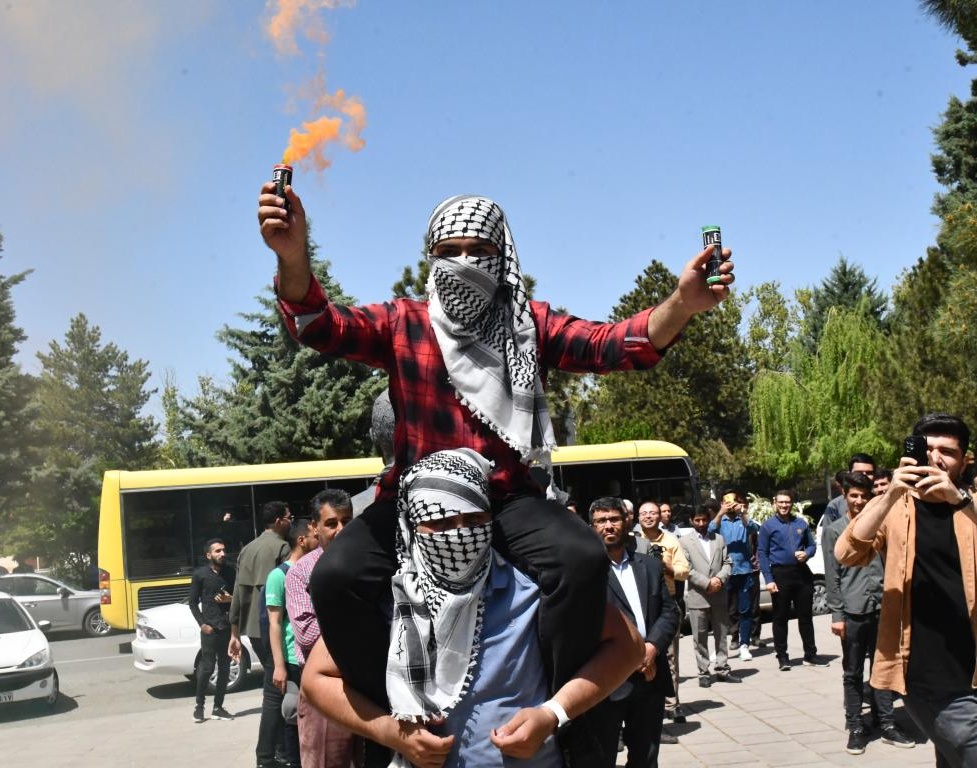 تجمع دانشگاهیان دانشگاه ارومیه در حمایت از دانشگاهیان معترض آمریکا و اروپا نسبت به نسل کشی و جنایات رژیم صهیونیستی (+فیلم)