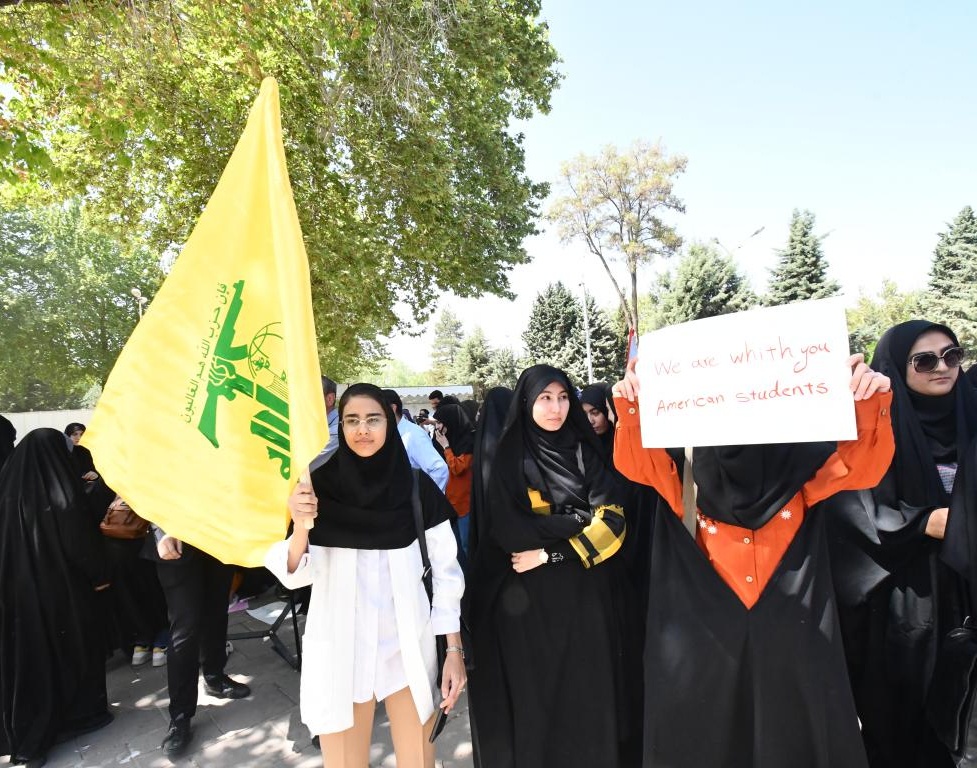 تجمع دانشگاهیان دانشگاه ارومیه در حمایت از دانشگاهیان معترض آمریکا و اروپا نسبت به نسل کشی و جنایات رژیم صهیونیستی (+فیلم)
