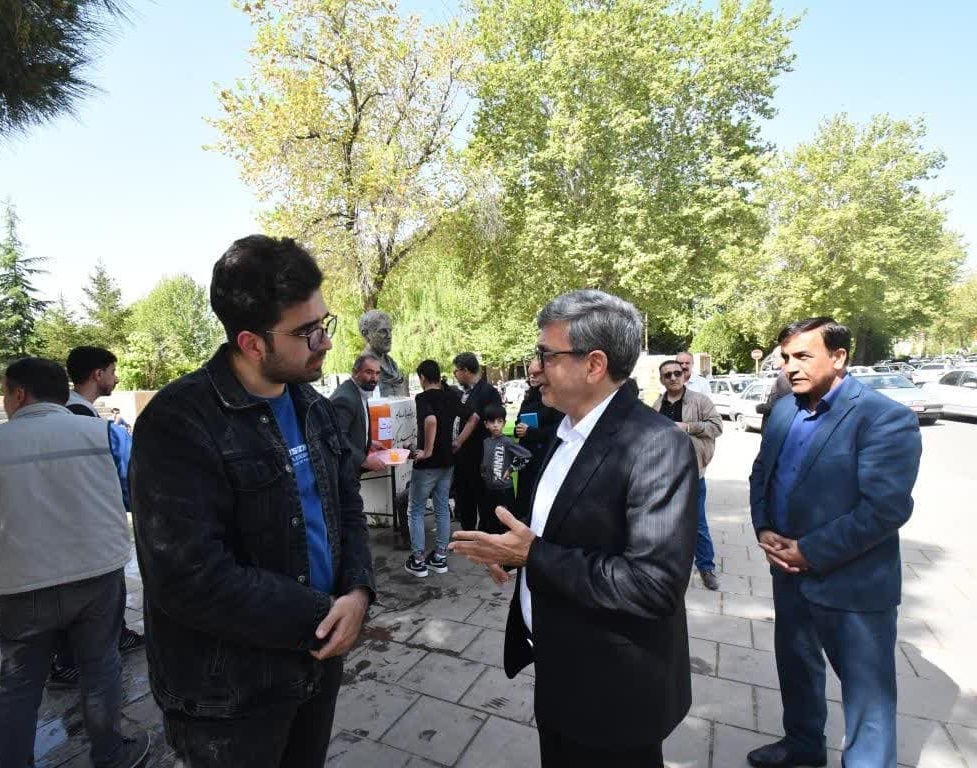 ایستگاه آشنایی خانواده با رشته ها و امکانات دانشگاه ارومیه  در حاشیه کنکور سراسری