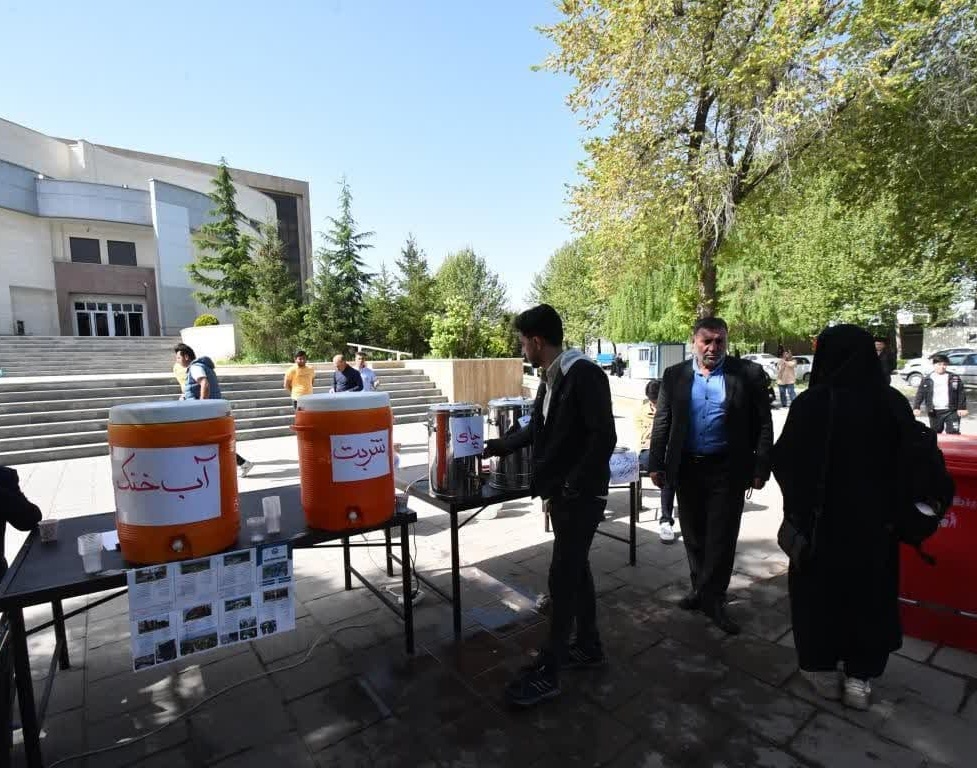 ایستگاه آشنایی خانواده با رشته ها و امکانات دانشگاه ارومیه  در حاشیه کنکور سراسری