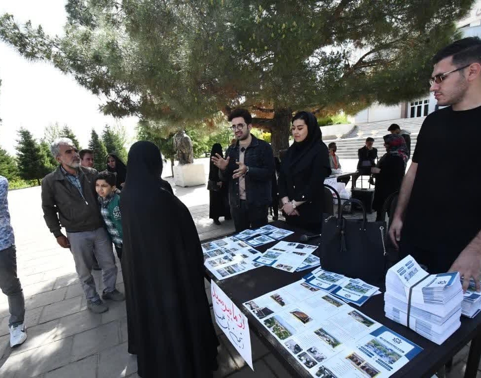 ایستگاه آشنایی خانواده با رشته ها و امکانات دانشگاه ارومیه  در حاشیه کنکور سراسری