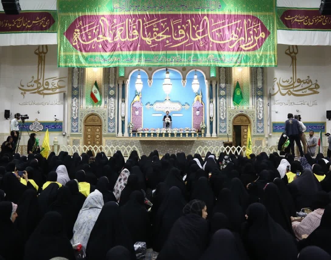 اجتماع بزرگ دختران دانشجو در حرم مطهر حضرت معصومه سلام الله علیها برگزار شد
