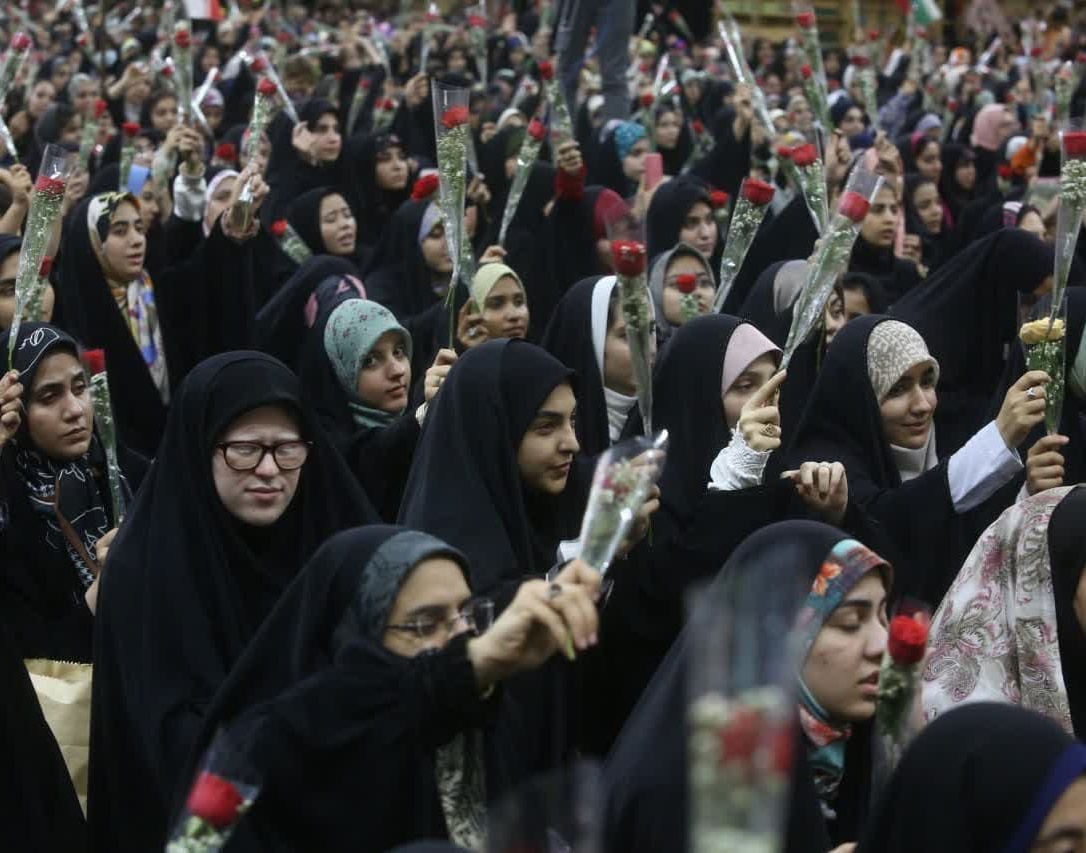 اجتماع بزرگ دختران دانشجو در حرم مطهر حضرت معصومه سلام الله علیها برگزار شد