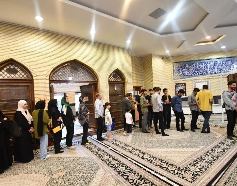 حضور پرشور دانشگاهیان دانشگاه ارومیه پای صندوق های رای مستقر در مسجد دانشگاه - دور اول انتخابات