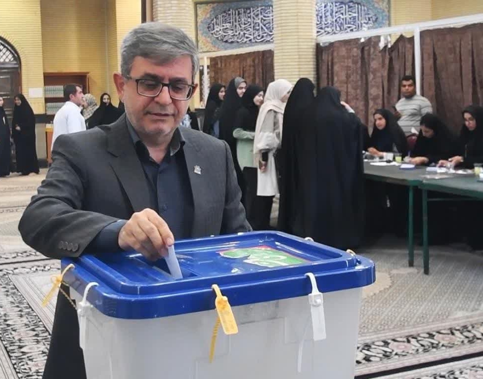 حضور پرشور دانشگاهیان دانشگاه ارومیه پای صندوق های رای مستقر در مسجد دانشگاه - دور اول انتخابات